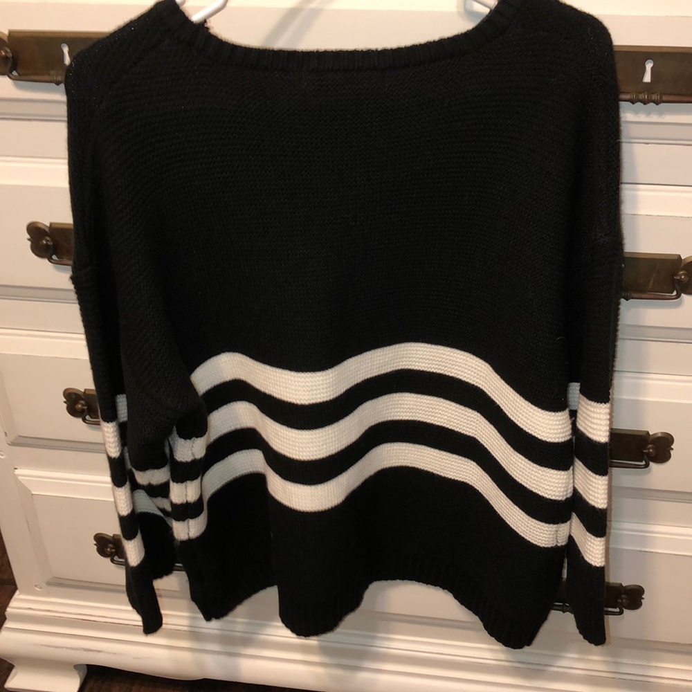 sweater - Picture 4 of 4